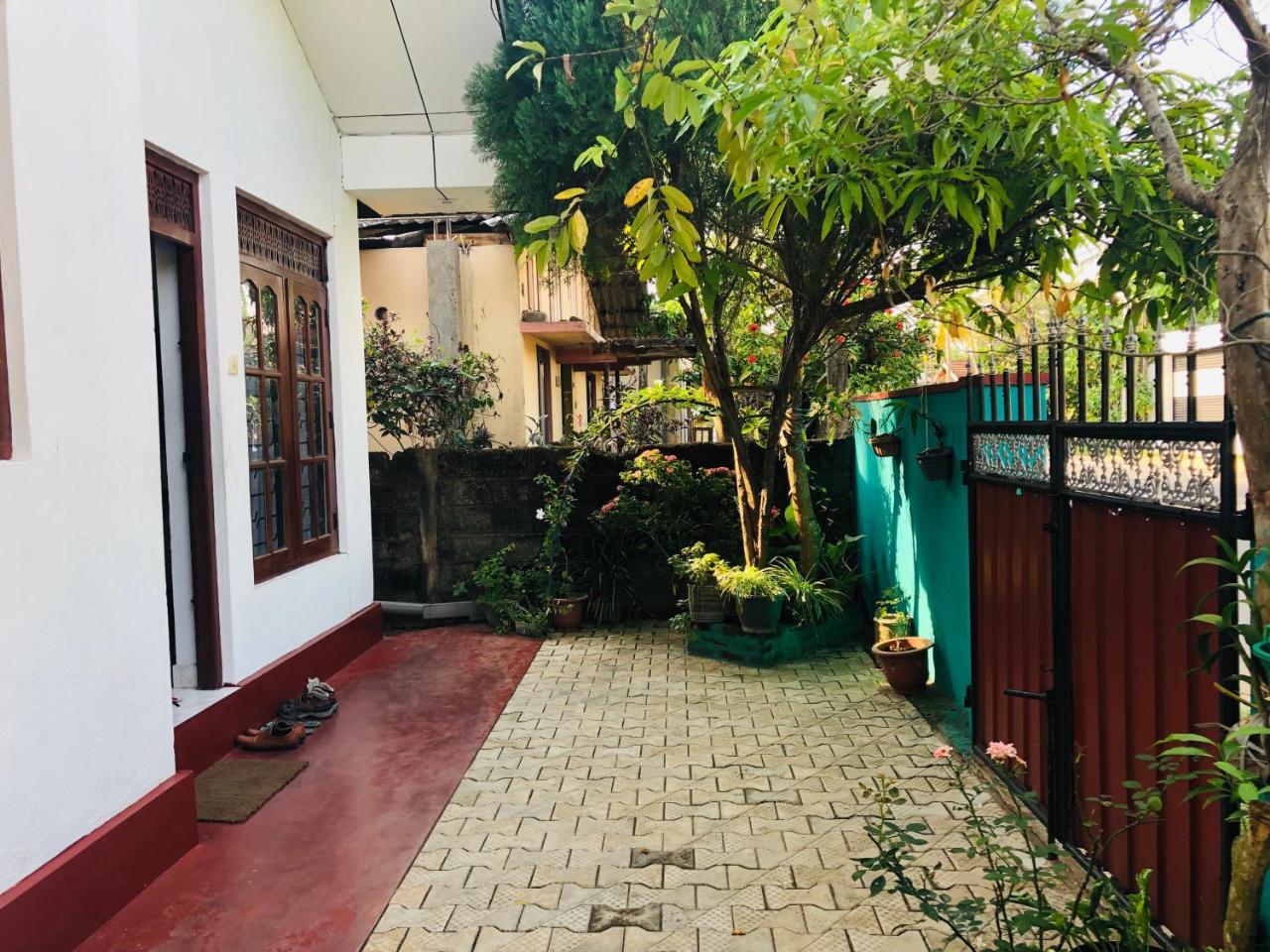 Hikkaduwa Backyard Homestay